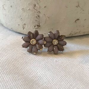 NWOT Beautiful purple/ gold studded floral earring